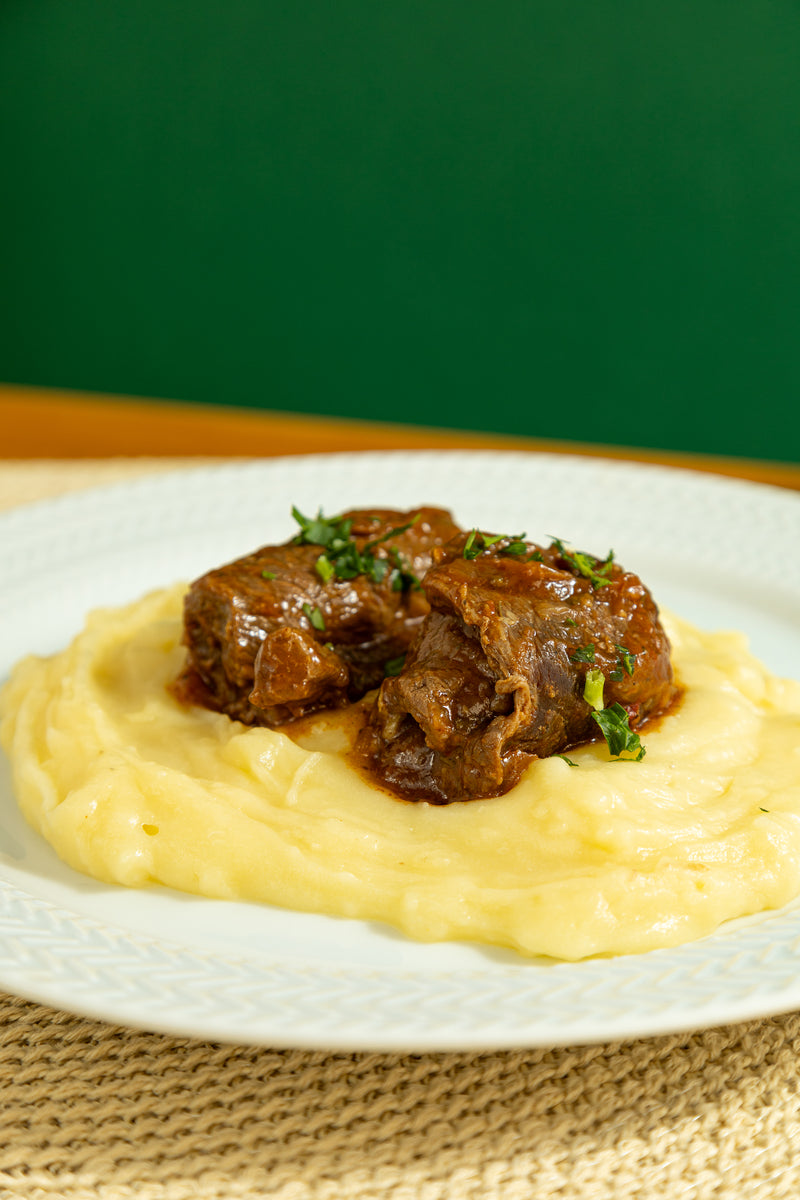 Bife à Rolê Recheado c/ Cenoura e Linguiça Calabresa, Arroz Branco e Purê de Batata