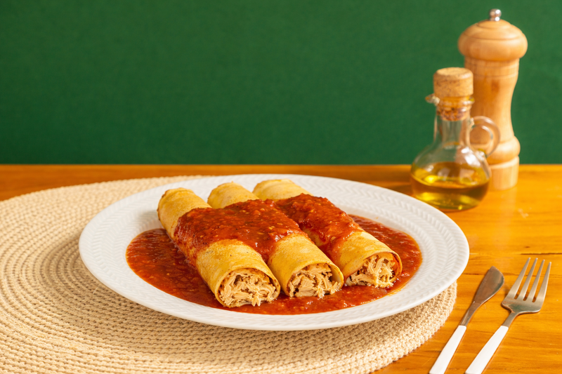 Panqueca Recheada c/ Frango ao Molho Sugo