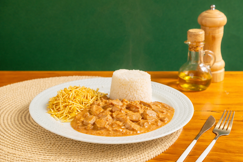 Strogonoff de Frango c/ Arroz Branco